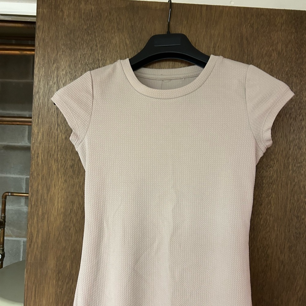 Size4 body con short mini skirt-dress, comes up in the front a little bit